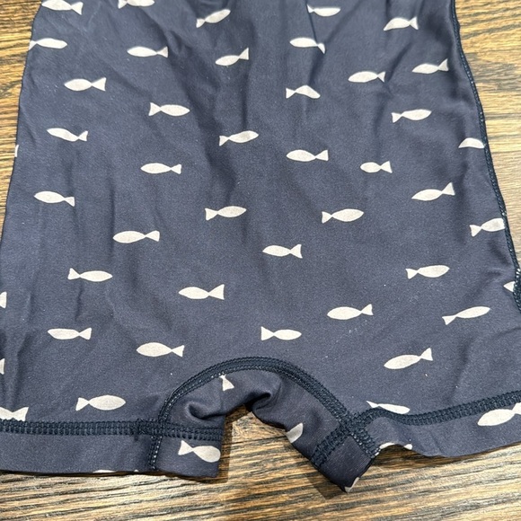 Tea Collection Shortie Rashguard longsleeve swimsuit, Boys, Tiny Fish size 6-9 - Picture 6 of 6